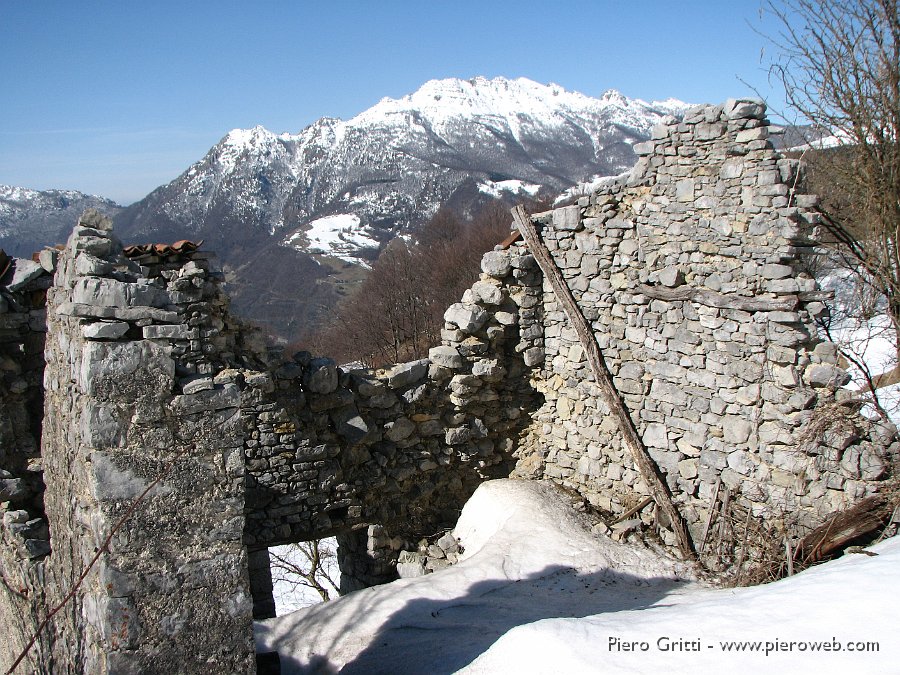 13 Dai ruderi...apertura sul Resegone.jpg